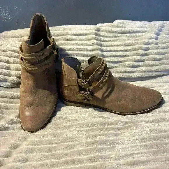 Free People Tan Leather Buckle Booties, size 40‎ - Picture 1 of 8
